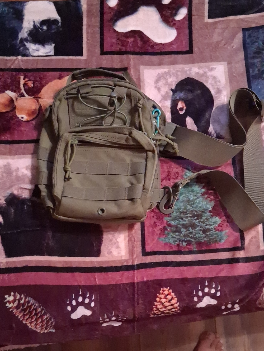 Compact Olive Green Men's Sling Bag - Durable Everyday Carry